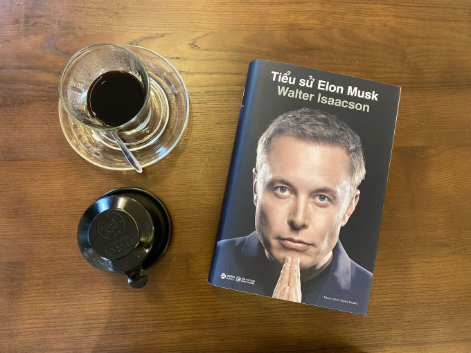 Sách "Tiểu sử Elon Musk" bản tiếng Việt